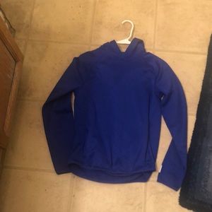 I am selling this hoodie with pockets never worn